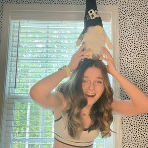 Meet your Posher, Olivia